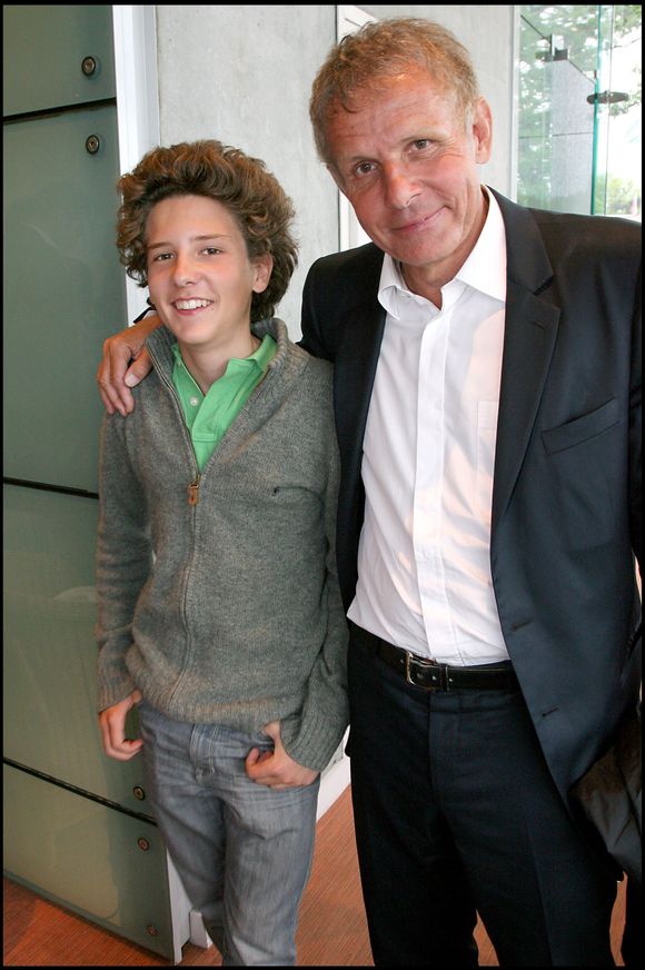 Patrick Poivre d'Arvor et son fils François à Roland Garros en 2009 © Rindoff Jacovides Bestimage