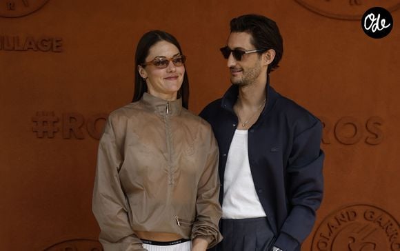 Pierre Niney et sa compagne Natasha Andrews lors des Internationaux de France de Tennis de Roland Garros 2026, à Paris, France, le 7 juin 2026. © Jacovides-Moreau/Bestimage