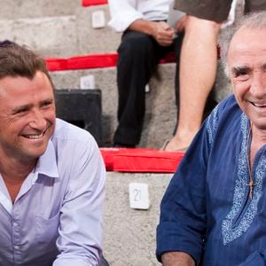 Depuis la disparition de son papa, Alexandre Brasseur n'a de cesse de garder son souvenir vivant... 

Archives - Exclusif - Claude Brasseur et Alexandre Brasseur au Festival de Ramatuelle pour sa pièce "Mon Père avait raison" de S.Guitry. Le 29 juillet 2009
© Cyril Bruneau / Festival de Ramatuelle / Bestimage