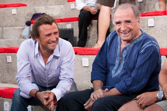 Depuis la disparition de son papa, Alexandre Brasseur n'a de cesse de garder son souvenir vivant... 

Archives - Exclusif - Claude Brasseur et Alexandre Brasseur au Festival de Ramatuelle pour sa pièce "Mon Père avait raison" de S.Guitry. Le 29 juillet 2009
© Cyril Bruneau / Festival de Ramatuelle / Bestimage