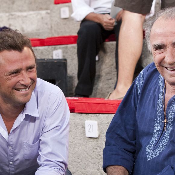 Depuis la disparition de son papa, Alexandre Brasseur n'a de cesse de garder son souvenir vivant... 

Archives - Exclusif - Claude Brasseur et Alexandre Brasseur au Festival de Ramatuelle pour sa pièce "Mon Père avait raison" de S.Guitry. Le 29 juillet 2009
© Cyril Bruneau / Festival de Ramatuelle / Bestimage