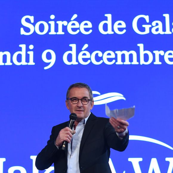 Cependant, l'animateur avait été contraint de se retirer du programme il y a quelques mois suite à sa condamnation pour conduite sous l'emprise de stupéfiants

Exclusif - Christophe Dechavanne - Les célébrités assistent au dîner de gala de l'association "Make a wish" au Pavillon Potel et Chabot à Paris. Le 9 décembre 2019
© Rachid Bellak / Bestimage