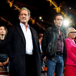 Vincent Lindon, Anthony Delon - Pour la séance de clôture de la 16ème édition du Festival Lumière de Lyon, un hommage tout particulier a été rendu à l'acteur Alain Delon en projetant "Plein Soleil" de René Clément. Pour l'occasion Vincent Lindon a prononcé un discours en présence de Anthony Delon, qui, sous le coup de l'émotion, a fondu en larmes pendant l'évocation de son père. C'est la première fois, depuis sa disparition, qu'un hommage était rendu en public à Alain Delon,  au Halle Tony Garnier, à Lyon, France, le 20 octobre 2024. © Dominique Jacovides/Bestimage