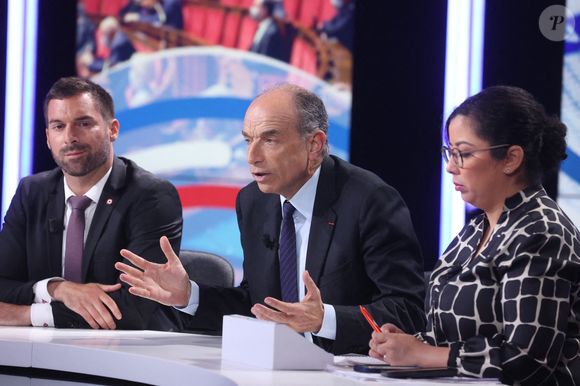 Jean-Francois Cope et la journaliste française Neila Latrous photographiés lors de l'émission pour le premier tour des élections législatives de 2024 organisée par la chaîne de télévision française BFMTV à Paris, France, le 30 juin 2024. Photo par Jerome Domine/ABACAPRESS.COM