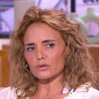 Arnaquée par le faux Brad Pitt, Anne Deneuchatel remet les pendules à l'heure et déclare vivre du RSA : "Je ne suis pas riche"