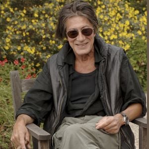 En France, Jacques Dutronc chez lui à Monticello en Corse avec ses chats. le 9 mai 2005.  
©GONGORA Marie-Anne via Bestimage