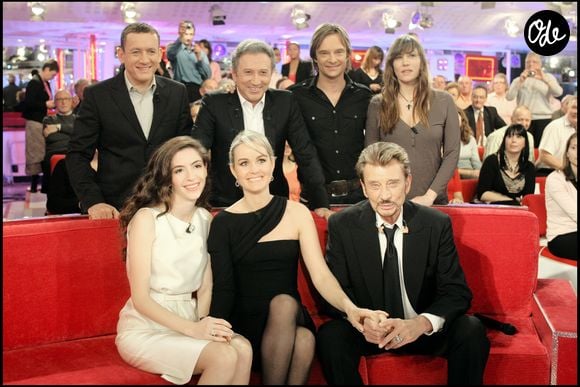 Dany Boon, son ex-femme Yaël, Michel Drucker, David Hallyday, Mathilde Seigner, Laeticia Hallyday et Johnny Hallyday dans l'émission "Vivement dimanche".
Crédit : DANIEL ANGELI - ALAIN GUIZARD / BESTIMAGE
