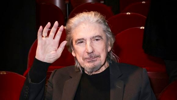 Serge Lama retiré de la vie publique, il évoque la raison pour laquelle il ne fait plus de scène depuis plusieurs années : "Je ne peux plus..."
