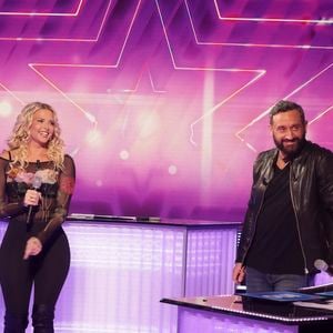 Exclusif - Kelly Vedovelli, Cyril Hanouna, sur le plateau de l'émission " TPMP " présentée par C.Hanouna et diffusée en direct sur C8, Paris, France, le 24 février 2025. Jack Tribeca / Bestimage