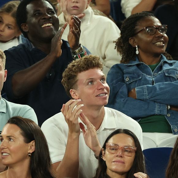 Léon Marchand part vivre à des milliers de kilomètres de la France

Léon Marchand en tribunes (loge Vuitton) lors de la finale femme "Madison Keys - Aryna Sabalenka" du tournoi de tennis d'Open 2025 de Melbourne en Australie.
© Nicolas Luttiau/Bestimage