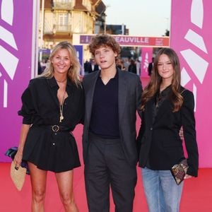 Sarah Poniatowski et son fils Roman lors de la première du film 'L'Invitation' pendant la 52ème édition du Festival du Cinéma Américain de Deauville, France, le 5 septembre 2026. © Denis Guignebourg/Bestimage