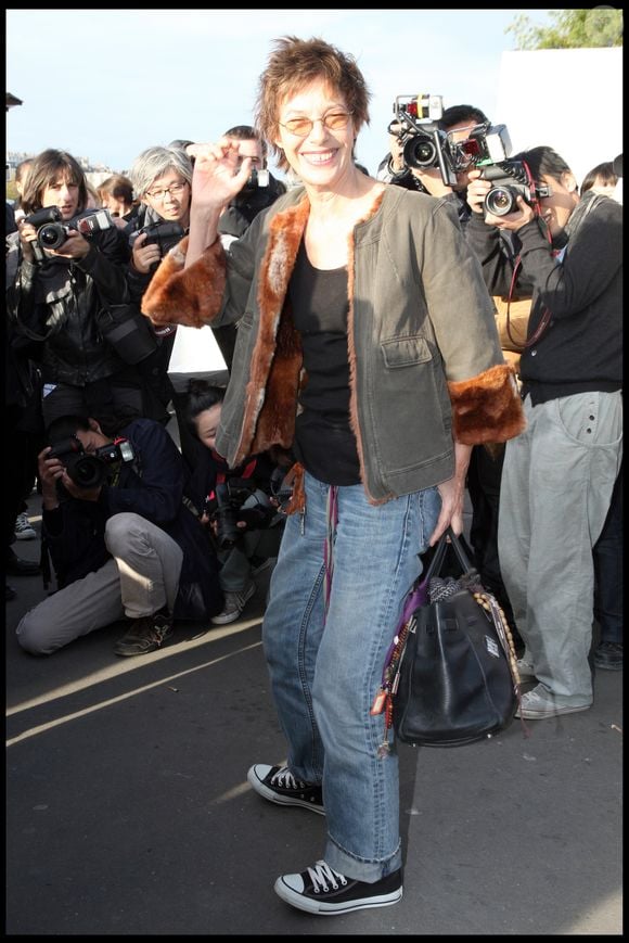 Jane Birkin au défilé de mode Hermès, pour la collection prêt-à-porter Printemps / Eté à Paris, en 2009. CYRIL MOREAU / BESTIMAGE