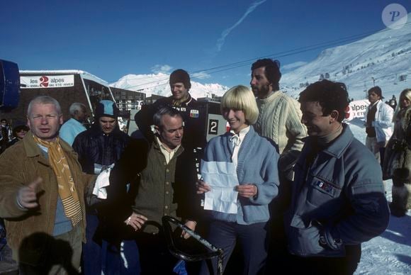 Qui a dit que la retraite était obligatoire ?

Archives - En France, à la station des 2 Alpes, Danièle Gilbert et le réalisateur Jacques Pierre et l'équipe de l'émission. © Alain Canu via Bestimage