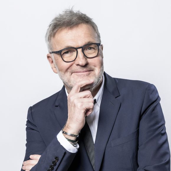 Exclusif - Laurent Ruquier - Studio - Enregistrement de l'émission "La chanson secrète", présentée par N.Aliagas et diffusée le 29 décembre sur TF1
© Guillaume Gaffiot-Cyril Moreau / Bestimage