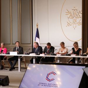 Le président français Emmanuel Macron, la première ministre, Elisabeth Borne, Francois Bayrou,, le ministre de l'éducation, Gabriel Attal et Bruno Le Maire, ministre de l'Économie, des Finances et de la Souveraineté industrielle et numérique lors de la troisième session plénière du Conseil national de la refondation (CNR), au palais de l'Elysée, Paris, France, le 7 septembre 2023. © Stéphane Lemouton / Bestimage