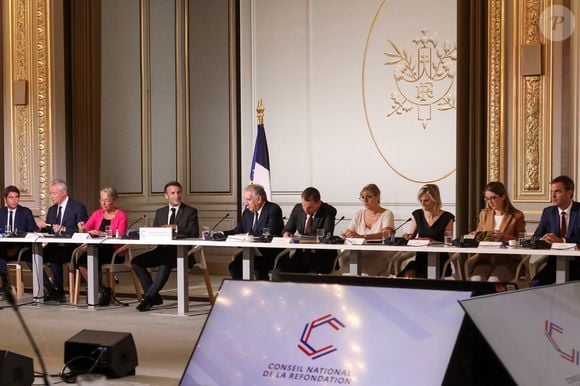 Le président français Emmanuel Macron, la première ministre, Elisabeth Borne, Francois Bayrou,, le ministre de l'éducation, Gabriel Attal et Bruno Le Maire, ministre de l'Économie, des Finances et de la Souveraineté industrielle et numérique lors de la troisième session plénière du Conseil national de la refondation (CNR), au palais de l'Elysée, Paris, France, le 7 septembre 2023. © Stéphane Lemouton / Bestimage