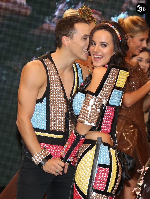 Très touchée par ce moment inattendu, Alizée a avoué avoir eu du mal à retenir ses larmes.

Alizée et son compagnon Grégoire Lyonnet lors du défilé du 21ème salon du chocolat à la porte de Versailles à Paris le 27 octobre 2015.

© Denis Guignebourg / Bestimage