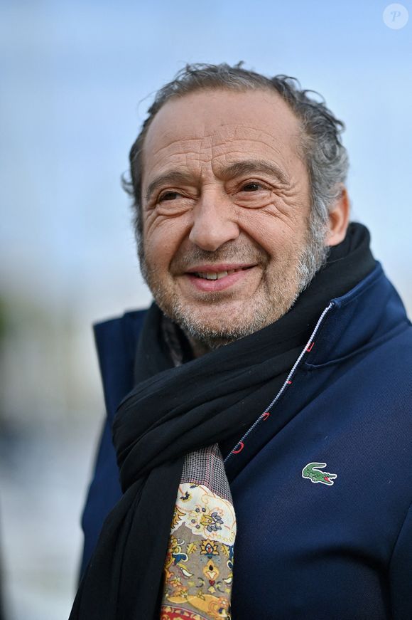 Patrick Timsit au photocall Les disparues de la gare dans le cadre du 27ème Festival de la Fiction de La Rochelle le 17 septembre 2025 à La Rochelle, France. Photo par Franck Castel/ABACAPRESS.COM