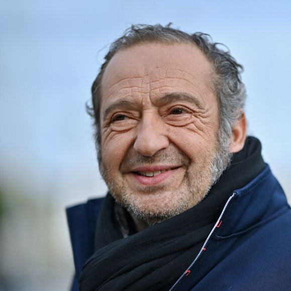 Patrick Timsit au photocall Les disparues de la gare dans le cadre du 27ème Festival de la Fiction de La Rochelle le 17 septembre 2025 à La Rochelle, France. Photo par Franck Castel/ABACAPRESS.COM
