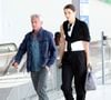 Voilà plusieurs mois qu'il semble filer le parfait amour avec le mannequin Valeria Nicov de 34 ans sa cadette. L'intéressée également comédienne serait rentrée dans sa vie cet été.
Los Angeles, CA - EXCLUSIF - Sean Penn est vu avec sa petite amie, Valeria Nicov, quelques semaines après que les deux aient été vus en train de s'embrasser à Madrid.