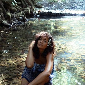 Vaimalama Chaves sort un livre confessions. 

Vaimalama Chaves sort son livre O VAI (éditions First)
© RAVA RAY RAV