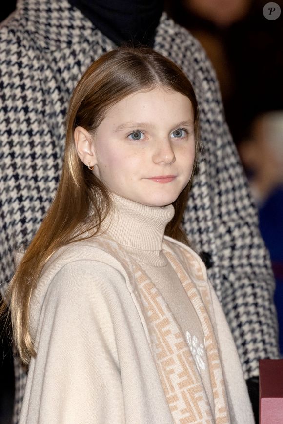 La princesse Gabriella de Monaco, comtesse de Carladès - La famille princière de Monaco lors du lancement des illuminations de Noël organisées par la municipalité de Monaco sur la Place d'Armes le 27 novembre 2025.
© Olivier Huitel / Pool / Bestimage