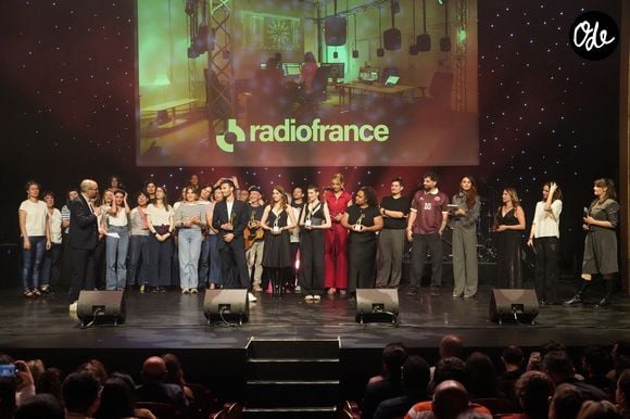 Elodie Gossuin, Diane Leyre, Pierre Suppa, Programmateur musical Star Academy & DALS, Léo Vita, Sarah Berchot, Directrice de casting adjointe The Voice, Anthony Pinto, Directeur de casting N'oubliez pas les paroles !, Fanny Delaigue, Répétitrice Star Academy - Gala " Tous les talents chantent contre le cancer " aux Folies Bergères à Paris le 8 juin 2026. 

© Anne-Sophie Guebey / Bestimage