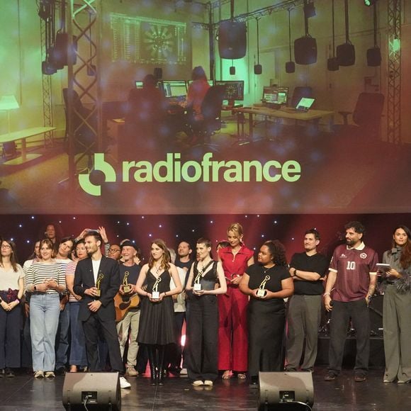 Elodie Gossuin, Diane Leyre, Pierre Suppa, Programmateur musical Star Academy & DALS, Léo Vita, Sarah Berchot, Directrice de casting adjointe The Voice, Anthony Pinto, Directeur de casting N'oubliez pas les paroles !, Fanny Delaigue, Répétitrice Star Academy - Gala " Tous les talents chantent contre le cancer " aux Folies Bergères à Paris le 8 juin 2026. 

© Anne-Sophie Guebey / Bestimage