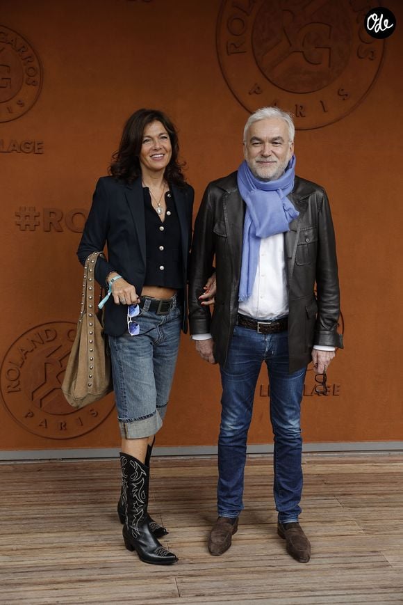 Pascal Praud et Catherine Bancarel y profitent de quelques jours de déconnexion avant de reprendre leurs activités professionnelles respectives.

Pascal Praud et sa femme Catherine lors des Internationaux de France de Tennis de Roland Garros 2025, à Paris, France, le 7 juin 2025. 

© Cyril Moreau / Bestimage
