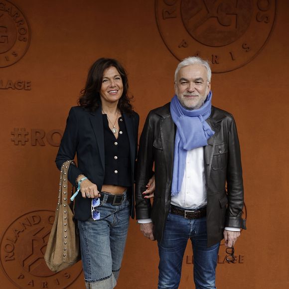 Pascal Praud et Catherine Bancarel y profitent de quelques jours de déconnexion avant de reprendre leurs activités professionnelles respectives.

Pascal Praud et sa femme Catherine lors des Internationaux de France de Tennis de Roland Garros 2025, à Paris, France, le 7 juin 2025. 

© Cyril Moreau / Bestimage