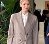 De couleur très claire, Charlene de Monaco a opté pour la sobriété et l'élégance. 

Le prince Albert II de Monaco et la princesse Charlene ont visité en compagnie de M. Thomas Bataglione, l'administrateur et directeur général de la SMEG, le nouveau siège social de la société, installé dans le quartier de Fontvieille à Monaco, le 15 octobre 2025. © Bruno Bebert / Bestimage