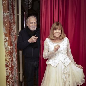 "mais on n'y est pas restés longtemps."
Exclusif - Jean-Jacques Debout, Chantal Goya, lors de la représentation pour Les Pièces Jaunes du Cirque Bouglione au Cirque d’Hiver organisée par le couturier Stéphane Rolland, Paris, France, le 10 janvier 2026. © Jack Tribeca / Bestimage