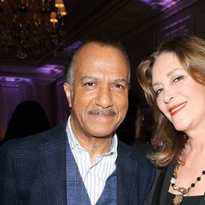Le couple s'est rencontré au théâtre en 2004 sur le projet de la pièce Cyrano 2.

Pascal Legitimus et Sandrine Alexi - Soirée de gala pour la Fondation de la recherche en physiologie, les Stethos, au George V à Paris le 18 mars 2024. © Coadic Guirec / Bestimage