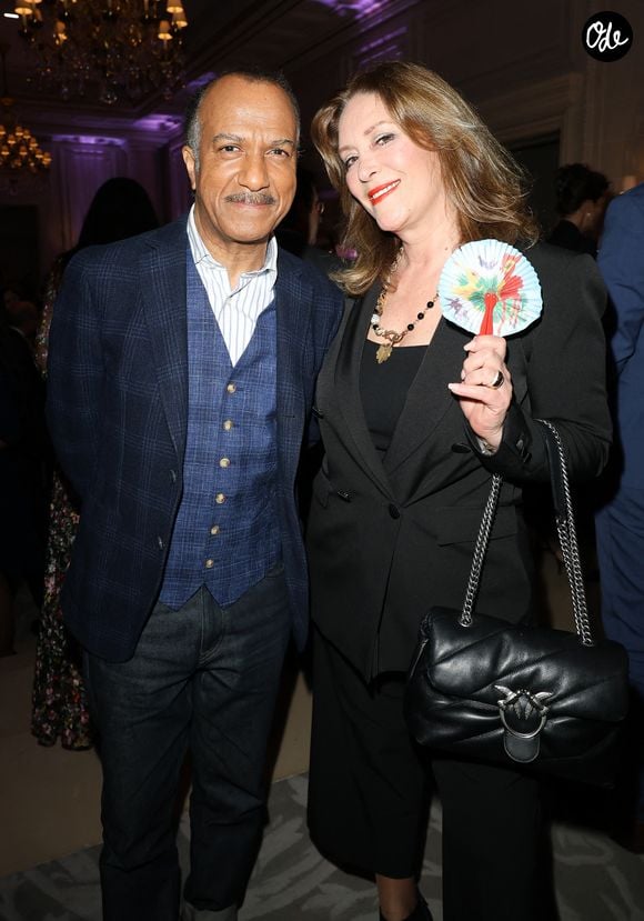 Le couple s'est rencontré au théâtre en 2004 sur le projet de la pièce Cyrano 2.

Pascal Legitimus et Sandrine Alexi - Soirée de gala pour la Fondation de la recherche en physiologie, les Stethos, au George V à Paris le 18 mars 2024. © Coadic Guirec / Bestimage
