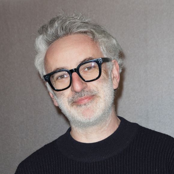 De retour dans les bacs avec son 8e album studio baptisé La Fresque, Vincent Delerm a décrypté les secrets de ce nouvel album très personnel auprès des journalistes de "La Tribune du Dimanche".

Vincent Delerm - Avant-première de la série Disney+ "bref.2" au cinéma le Grand Rex à Paris. © Coadic Guirec/Bestimage