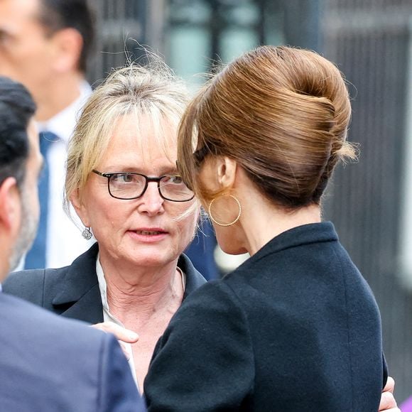 Carla Bruni et Claude Chirac aux funérailles de B. Chirac à la basilique Sainte-Clotilde à Paris (7e) le 12 juin 2026. L’ancienne première dame de France est décédée le 5 juin 2026 à l’âge de 93 ans. 
© Jacovides / Liewig / Bestimage