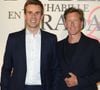 Le journaliste de France 2 était vêtu d’une chemise blanche et d’un short bleu marine, accompagné d’une ceinture marron, 

Jean-Baptiste Marteau et son compagnon Jean de Reynal - Première du film "Le Diable s'habille en Prada (The Devil wears Prada 2)" au cinéma Le Grand Rex à Paris, le 27 avril 2026.
© Guirec Coadic/Bestimage