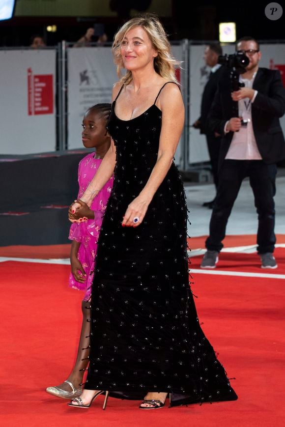 Celine Oumy Garrel, Valeria Bruni Tedeschi marchent sur le tapis rouge avant la projection de Les Estivants (The Summer House) lors de la 75e Mostra de Venise à Sala Grande le 5 septembre 2018 à Venise, Italie. Photo by Marco Piovanotto/ABACAPRESS.COM