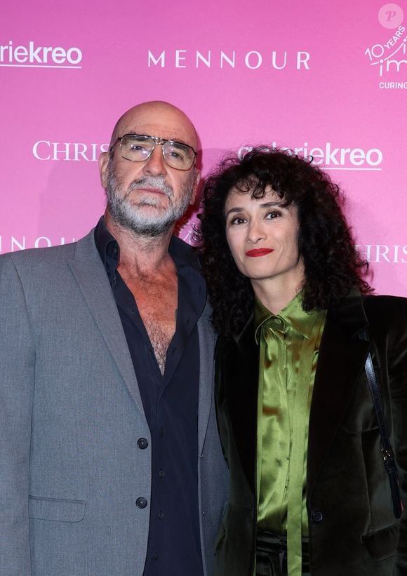 Éric Cantona sa femme Rachida Brakni à la soirée de gala "Heroes for Imagine" qui a permis de récolter dix millions d'euros au profit de la recherche contre les maladies génétiques à Paris le 23 septembre 2024. Crédit Dominique Jacovides / Bestimage