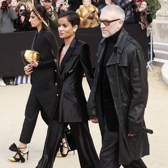 Vincent Cassel, Narah Baptista au défilé Schiaparelli "Collection Haute Couture Printemps/Eté 2026" lors de la Fashion Week de Paris, le 26 janvier 2026. © Christophe Aubert via Bestimage
