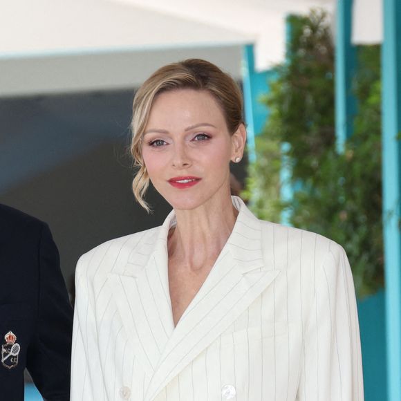 Ce moment, partagé aux côtés du journaliste Matthieu Lartot, a également souligné l'estime durable dont jouissait Christophe Dominici sur le Rocher. 

 La princesse Charlène de Monaco au Monte-Carlo Country Club le 12 avril 2026 à Monte-Carlo, Monaco. Photo par Jean-Charles Vinaj/ABACAPRESS.COM