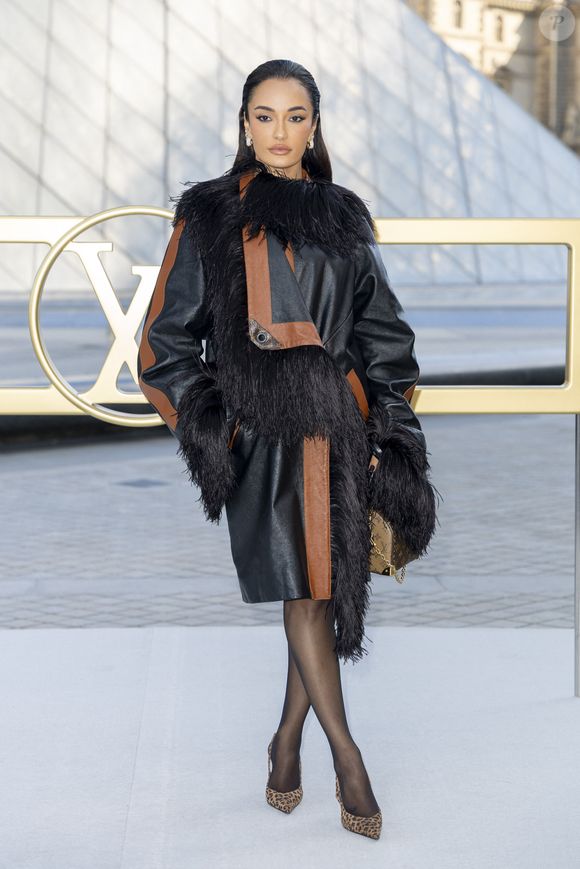 Amina Muaddi au photocall du Défilé de mode Vuitton  Collection Printemps-Été 2026 dans le cadre de la Fashion Week de Paris (PFW) dans la Cour Carrée du Louvre, à Paris, France, le 30 septembre 2025. © Olivier Borde/Bestimage