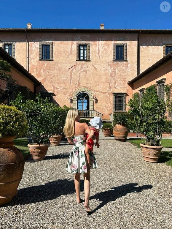 Kitty Spencer, la nièce de Diana et sa fille Athena mènent une vie de princesse...