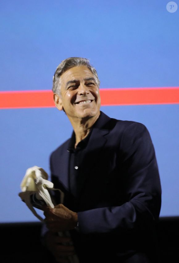 Exclusif - George Clooney inaugure le cinéma "Liberté" en présence du maire de Brignoles, Didier Brémond et le président de Cinéwest, Daniel Taillandier à Brignoles dans le Var. George Clooney, propriétaire d'un domaine viticole dans la commune, a qualifié le cinéma de " bâtiment extraordinaire ". © Luc Boutria/Nice-Matin/Bestimage