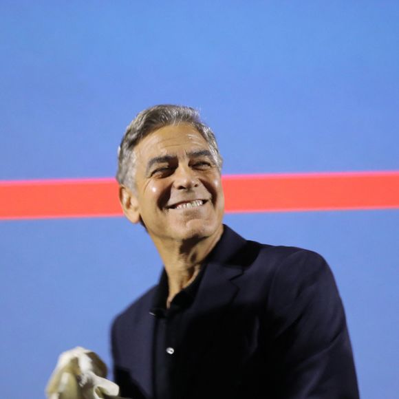 Exclusif - George Clooney inaugure le cinéma "Liberté" en présence du maire de Brignoles, Didier Brémond et le président de Cinéwest, Daniel Taillandier à Brignoles dans le Var. George Clooney, propriétaire d'un domaine viticole dans la commune, a qualifié le cinéma de " bâtiment extraordinaire ". © Luc Boutria/Nice-Matin/Bestimage