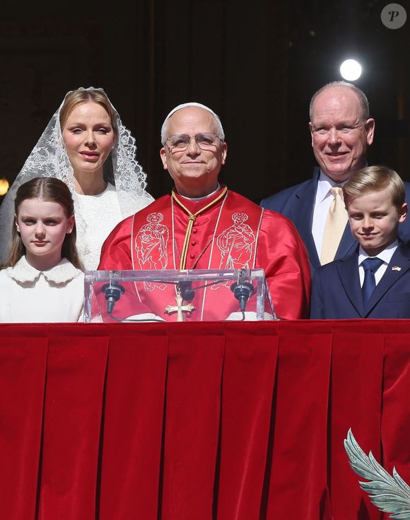 Le pape Léon XIV au balcon du palais princier avec le prince Albert II de Monaco, la princesse Charlène, le prince Gabriel et la princese Gabriella- Visite historique du pape Léon XIV à Monaco le 28 mars 2026.
© Dominique Jacovides - Bruno Bebert / Bestimage