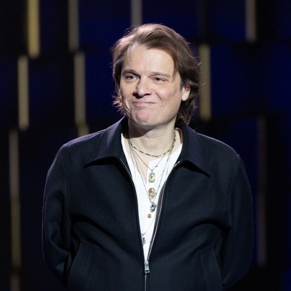 Il a mis sa carrière musicale en pause et s’est éloigné géographiquement pour se reconstruire.

Benabar pour les surprises de l'enregistrement de l'émission "La Boîte à secrets", présentée par F.Bollaert et diffusée le 16 janvier 2026 sur France 3, dans les studios du Lendit à Saint-Denis, France, le 16 décembre 2025. © Cyril Moreau/Bestimage