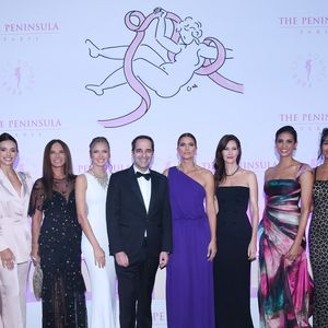 Franco-américaine, elle vit désormais à Los Angeles.

Camille Cerf, Sylvie Tellier, Marine Lorphelin, Nathalie Marquay, Amandine Petit, Vincent Pimont (directeur de l'hôtel The Peninsula Paris), Melody Vibert, Mareva Galanter, Chloe Mortaud, Clemence Botino, Sophie Thalmann, Maeva Coucke - Soirée de gala du 10ème anniversaire de l'association "Les Bonnes Fées" à l'Hôtel The Peninsula Paris le 8 octobre 2025. © Rachid Bellak/Bestimage