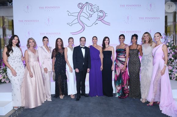 Franco-américaine, elle vit désormais à Los Angeles.

Camille Cerf, Sylvie Tellier, Marine Lorphelin, Nathalie Marquay, Amandine Petit, Vincent Pimont (directeur de l'hôtel The Peninsula Paris), Melody Vibert, Mareva Galanter, Chloe Mortaud, Clemence Botino, Sophie Thalmann, Maeva Coucke - Soirée de gala du 10ème anniversaire de l'association "Les Bonnes Fées" à l'Hôtel The Peninsula Paris le 8 octobre 2025. © Rachid Bellak/Bestimage