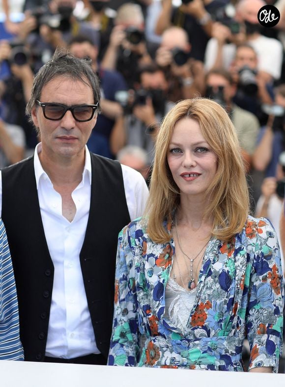 Vanessa Paradis, Samuel Benchetrit (réalisateur) au photocall du film Cette musique ne joue pour personne (Cannes première) lors du 74ème festival international du film de Cannes le 10 juillet 2021

© Borde / Jacovides / Moreau / Bestimage
